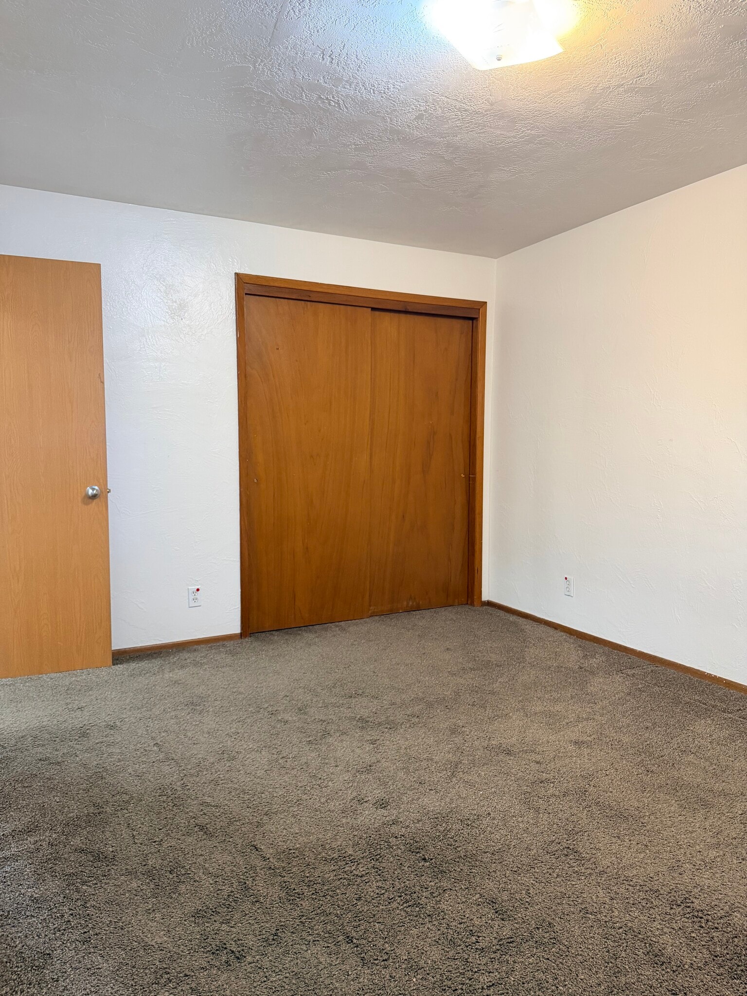 Building Photo - 539 W Crest Dr