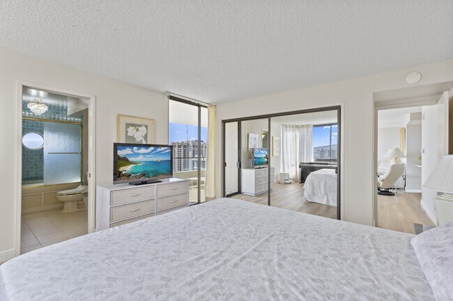 Building Photo - 1910 Ala Moana Blvd