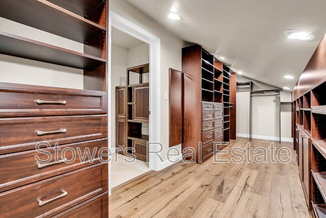 Building Photo - 325 Paraiso Dr