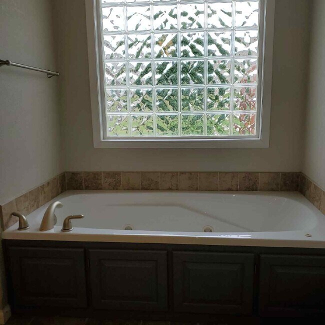 Building Photo - 449 Poplar St