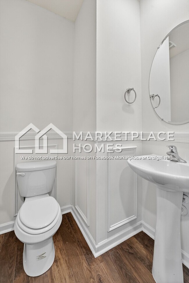 Building Photo - 559 Cliff St