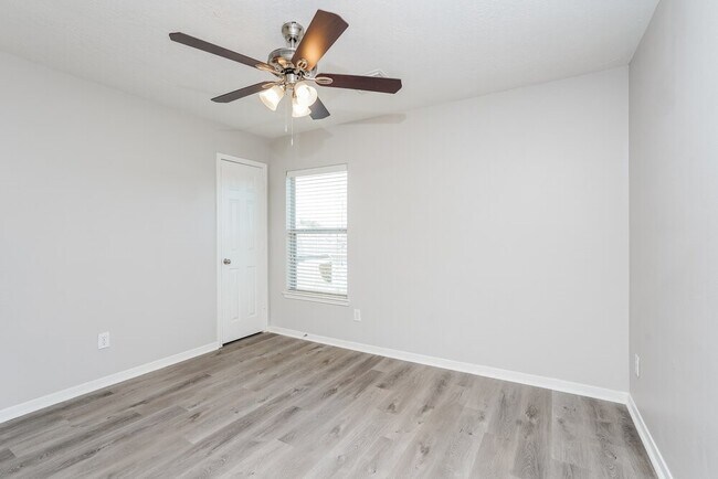 Building Photo - 6206 Lovage Ave