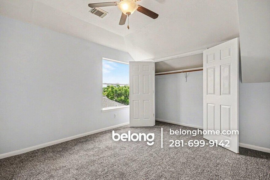 Building Photo - 2855 Everett Dr