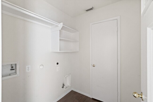 Building Photo - 5823 Creektrace Ln