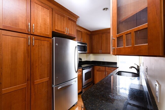 Building Photo - 57 Magazine St