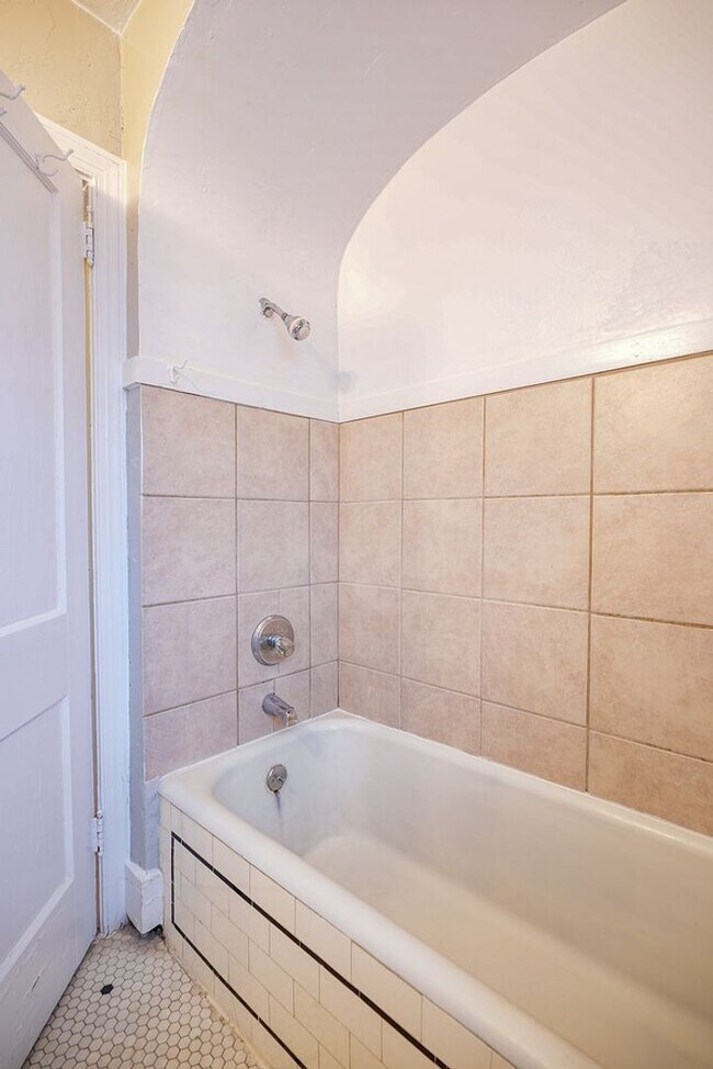 Building Photo - Exquisite 1 Bedroom Brownstone Apartment Steps Away from The Plaza District!
