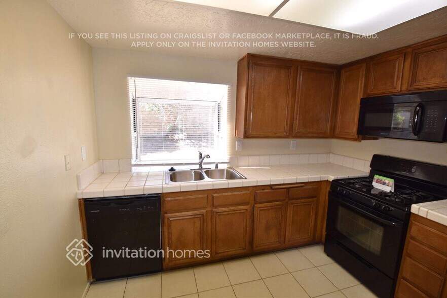 Building Photo - 2643 Tumbleweed Cir