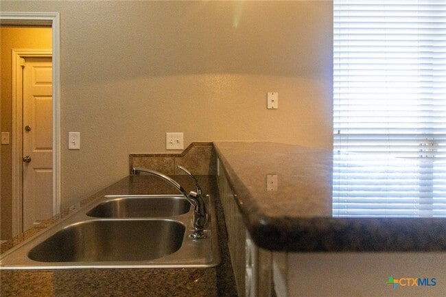 Building Photo - 217 Pointer St