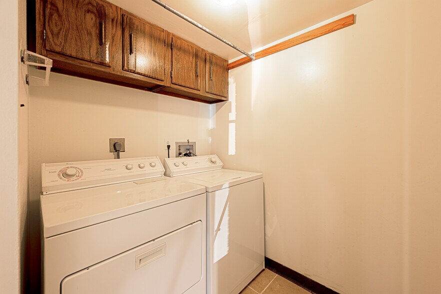 Building Photo - 9728 Kingsbridge Dr