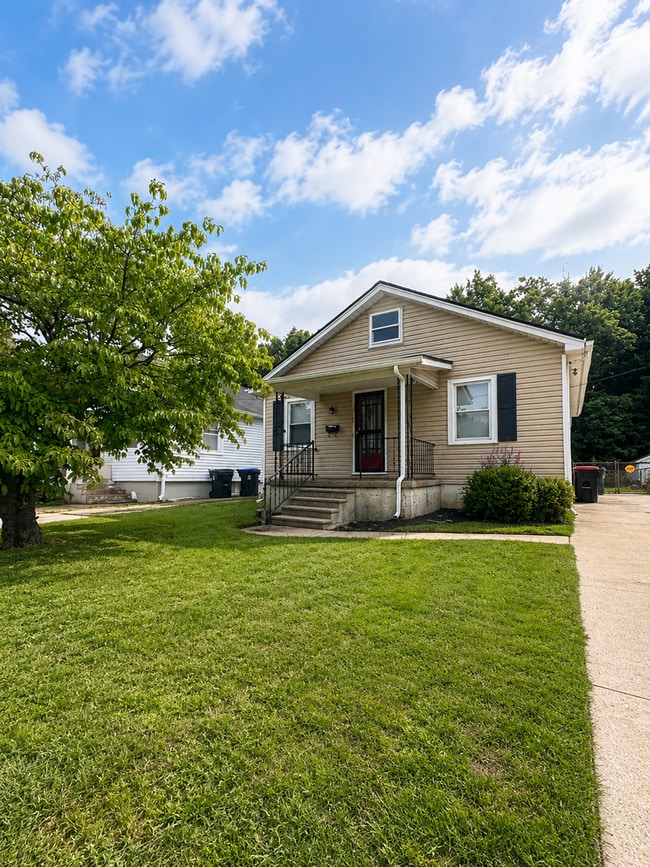 Building Photo - Charming Updated Home with Spacious Backyard in a Prime Louisville Location