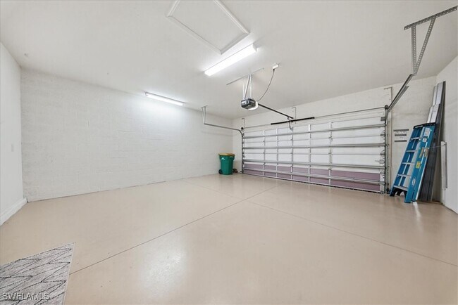 Building Photo - 9180 Glenforest Dr