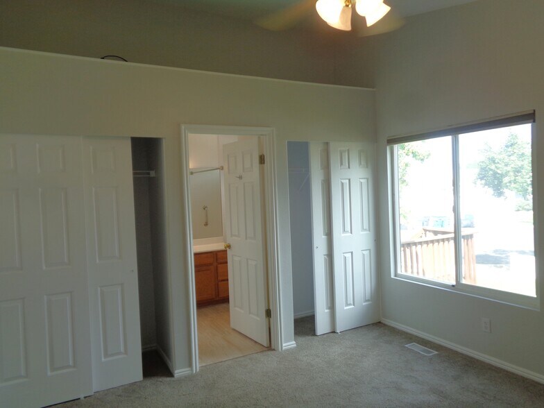 Building Photo - 8816 W Florence Dr