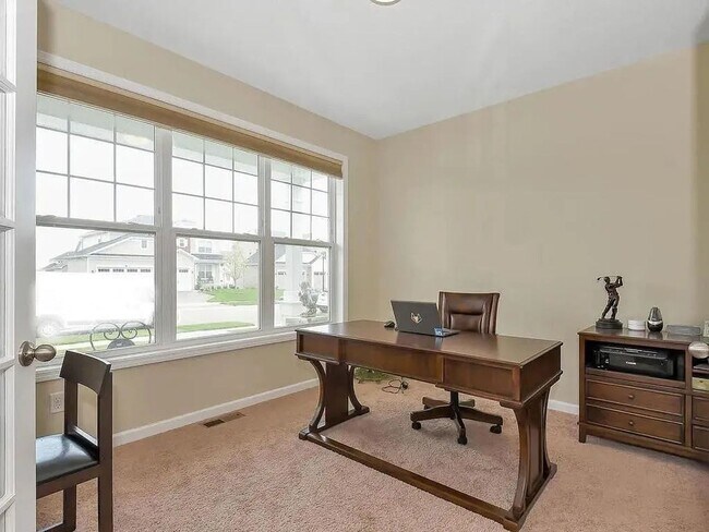 Building Photo - Beautiful 5bed home in apple valley! Dont miss this one!