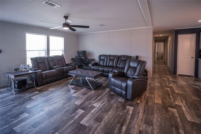 Building Photo - 5402 Five Oaks Dr