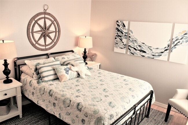 Building Photo - FURNISHED 2/2 GOLF COURSE  6 MONTH RENTAL APR. 29 - OCT. 31, 2026