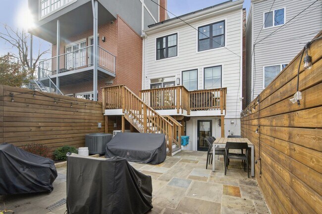 Building Photo - FURNISHED style in NoMA with Garage Parking