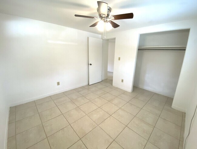 Building Photo - 908 SW 6th Ave