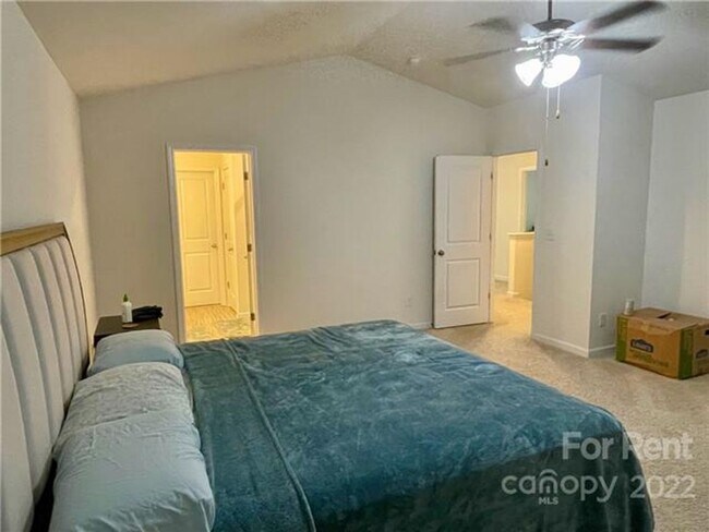 Building Photo - Captivating Single Family Home | 3 BR/2.5BA | 1-Car Covered Parking |In Highland Park