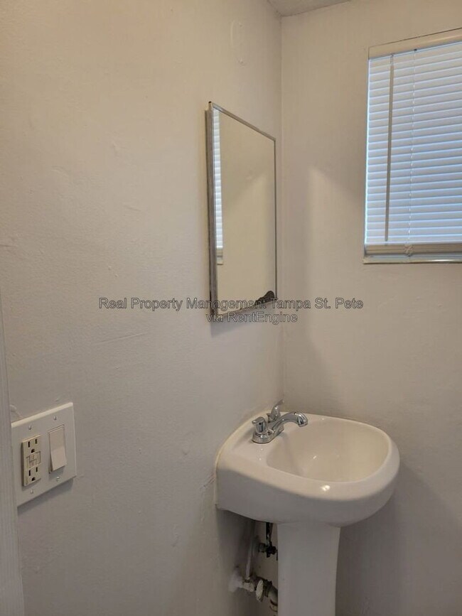 Building Photo - 643 Wisteria Ct