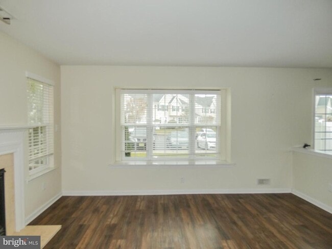 Building Photo - 2105 Lexington Mews