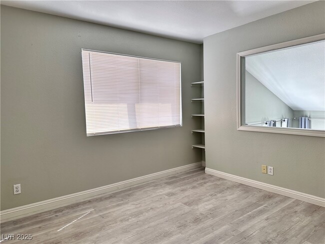 Building Photo - 925 Allure Dr