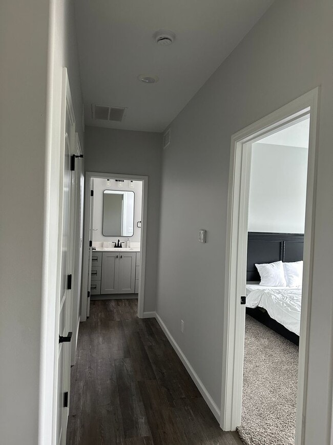 Building Photo - Gorgeous New Build!