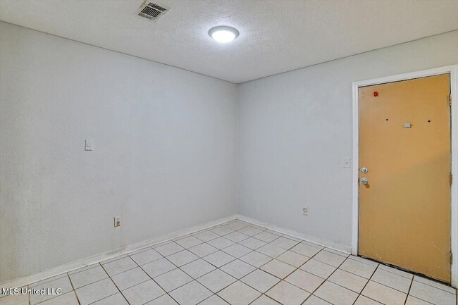 Building Photo - 757 Sandy Ln