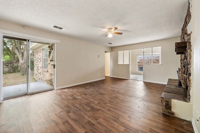Building Photo - 6301 Sunnybrook Dr
