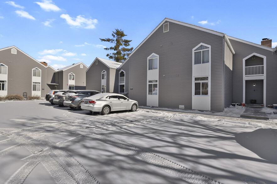 Building Photo - 3369 S Monaco Pky