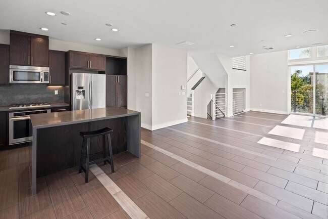 Building Photo - Resort Style 2BD Townhome in Origen at Civ...