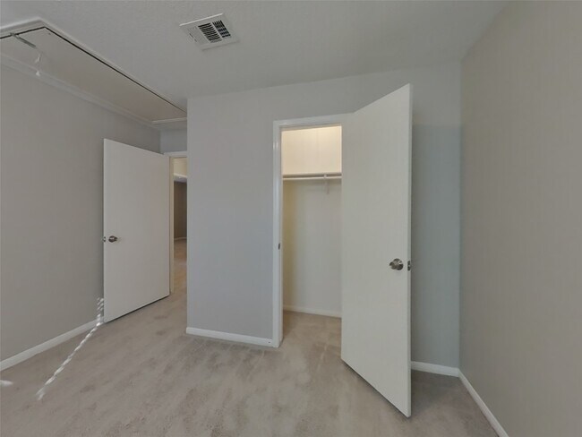 Building Photo - 5711 Kiowa Timbers Dr