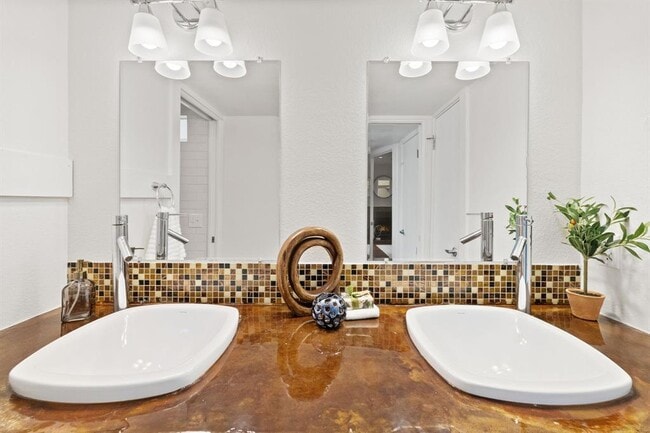 Building Photo - 1101 Shoal Creek Blvd