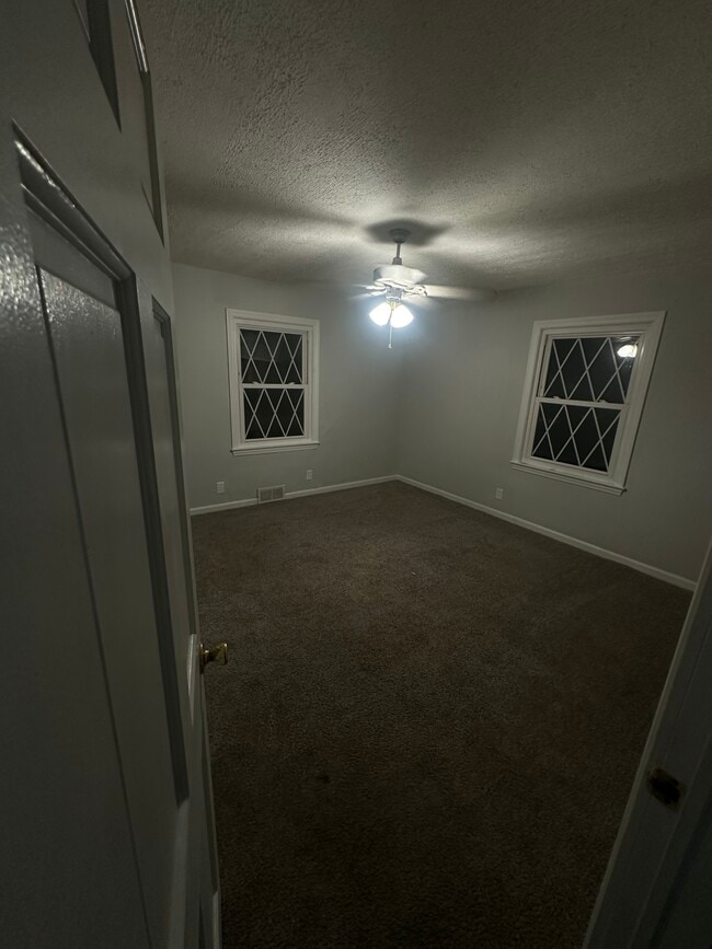 Building Photo - 3829 Delphos Ave