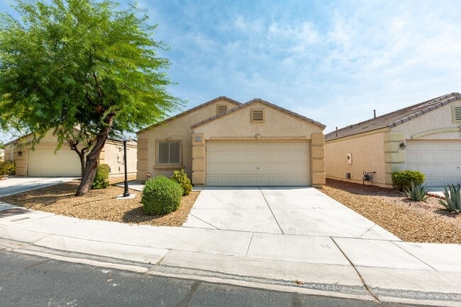 Building Photo - Single story 3 bedroom home in a lovely NW community