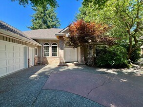 Building Photo - Beautiful 3-Bed 3-Bath home on Semiahmoo G...