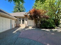 Building Photo - Beautiful 3-Bed 3-Bath home on Semiahmoo G...
