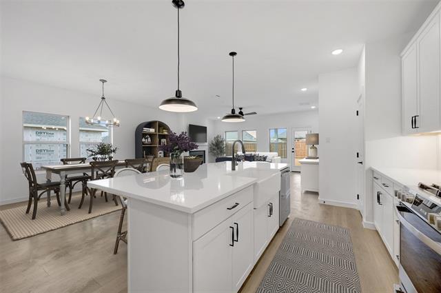 Building Photo - 528 Brookside Dr