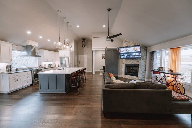 Building Photo - 2104 Almand Dr