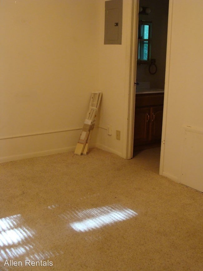 Building Photo - 1215 Poyntz Ave