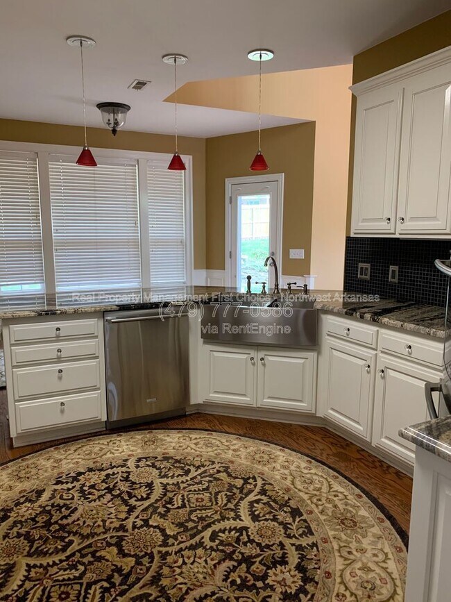 Building Photo - 300 Genesis Dr