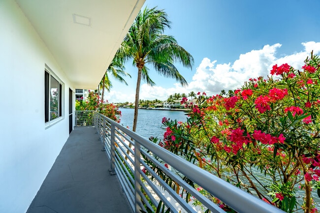 Primary Photo - 1015 Spanish River Rd