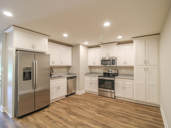 Building Photo - 18203 Mae Cir