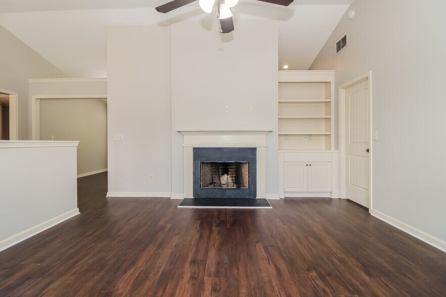 Building Photo - 223 Comet Ct