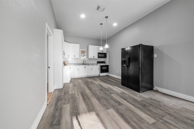 Building Photo - 394 Rd 5102