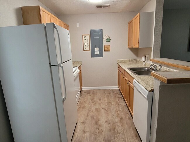 Building Photo - 1329 Nylic St