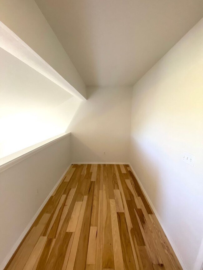 Building Photo - Flexible lease terms! Move in Special!  Wa...