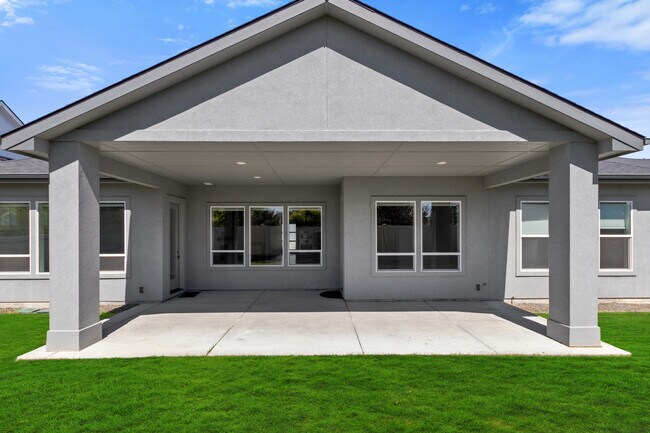 Building Photo - 9042 S La Pampa Way