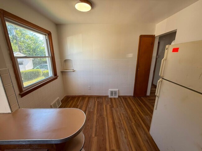 Building Photo - 3-BED, 1 BATH BEAUTIFUL SINGLE- FAMILY HOME IN MAPLE HEIGHTS!