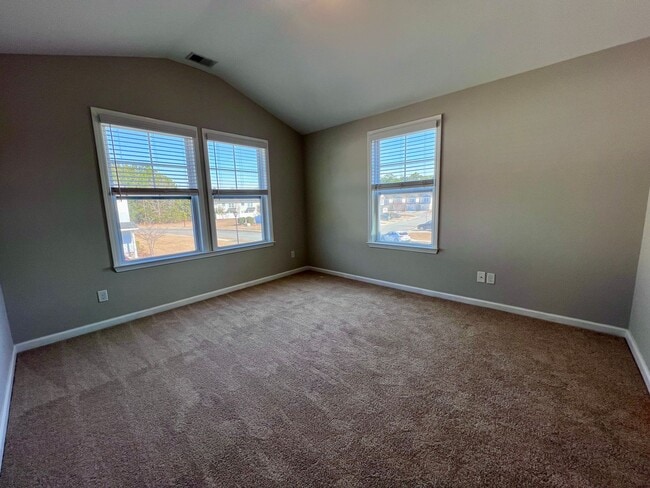 Building Photo - 3 bed/2.5 bath at end unit townhome in Berkeley Walk at Savannah Quarters with garage