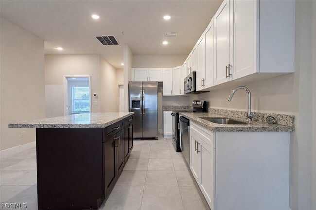 Building Photo - 3313 SW 8th Pl